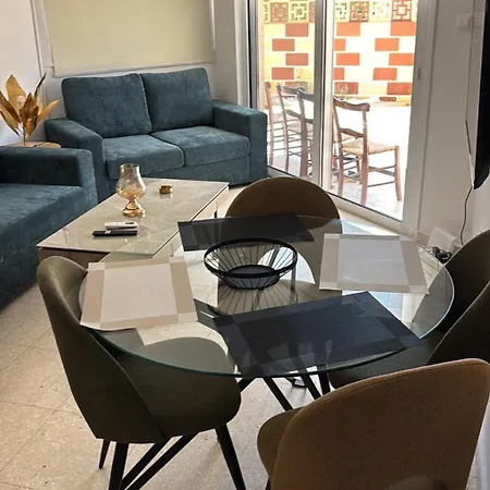 Diamond A2 - Modern 2 Bedroom Apartment With Pool & Garden Opposite The Venus Beach Апартаменты Пафос