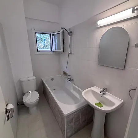 Diamond A2 - Modern 2 Bedroom Apartment With Pool & Garden Opposite The Venus Beach Пафос
