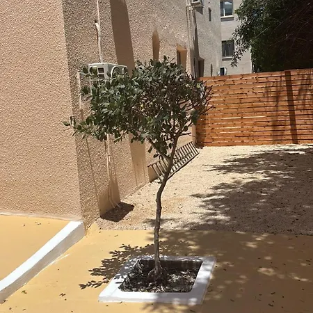 Diamond A2 - Modern 2 Bedroom Apartment With Pool & Garden Opposite The Venus Beach