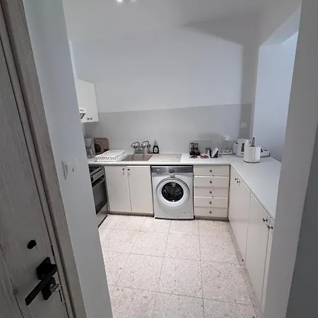 Diamond A2 - Modern 2 Bedroom Apartment With Pool & Garden Opposite The Venus Beach Пафос