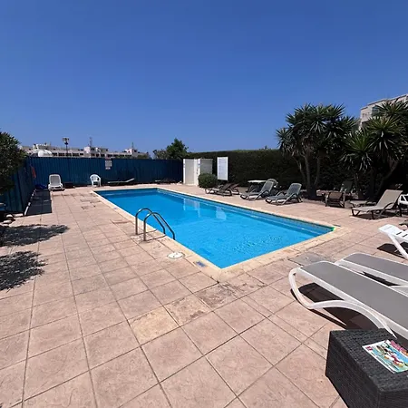 Diamond A2 - Modern 2 Bedroom Apartment With Pool & Garden Opposite The Venus Beach Апартаменты Пафос