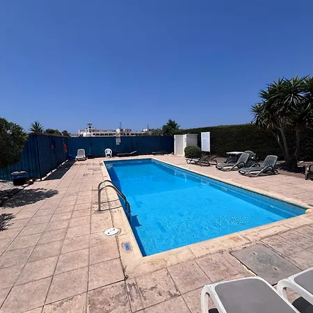 Апартаменты Diamond A2 - Modern 2 Bedroom Apartment With Pool & Garden Opposite The Venus Beach
