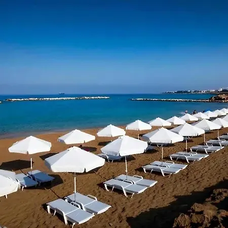 Diamond A2 - Modern 2 Bedroom With Pool & Garden Opposite The Venus Appartamento *